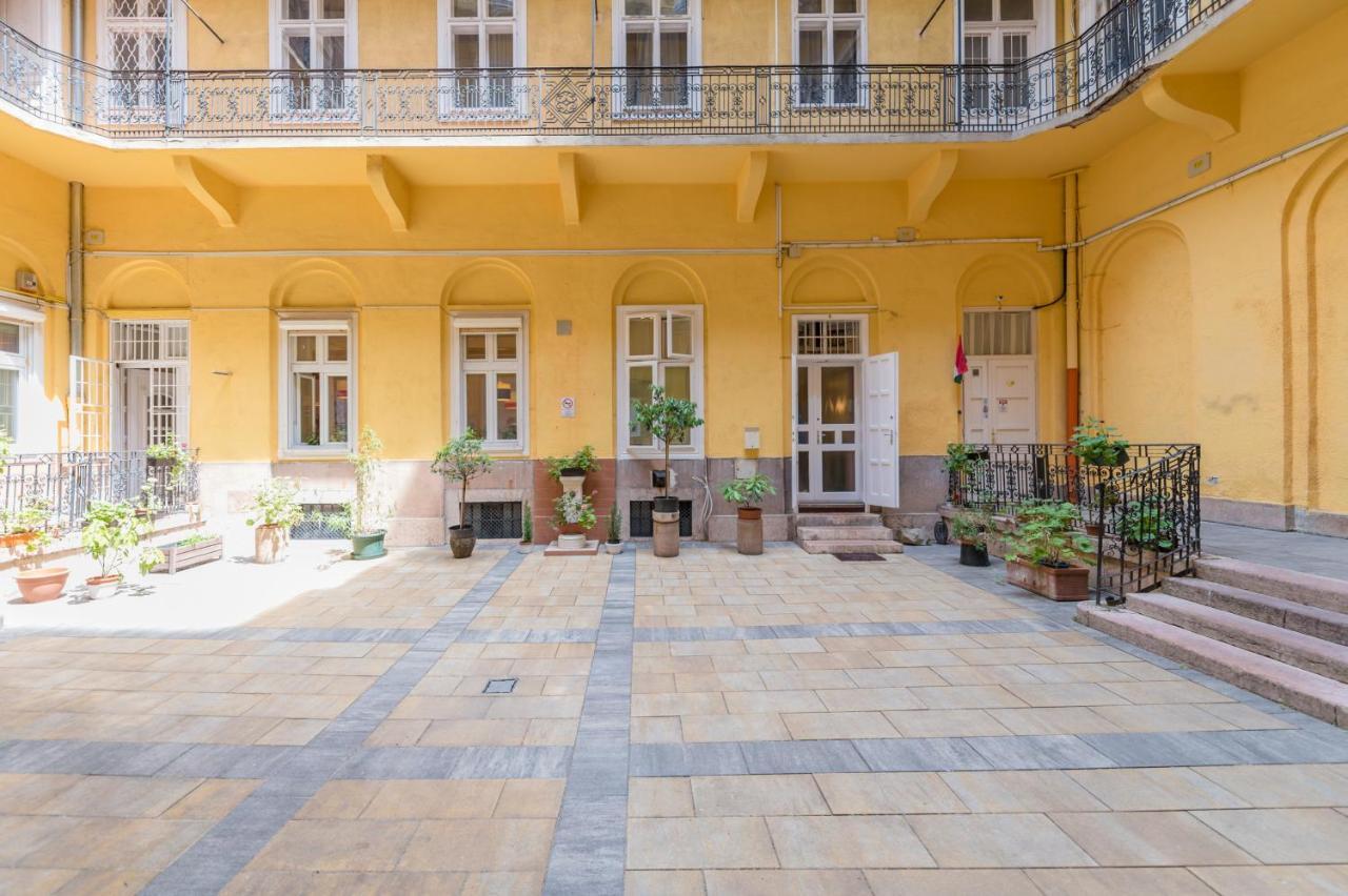 Music Academy Suite Cafe Vian Apartman Kft Budapest Exterior foto