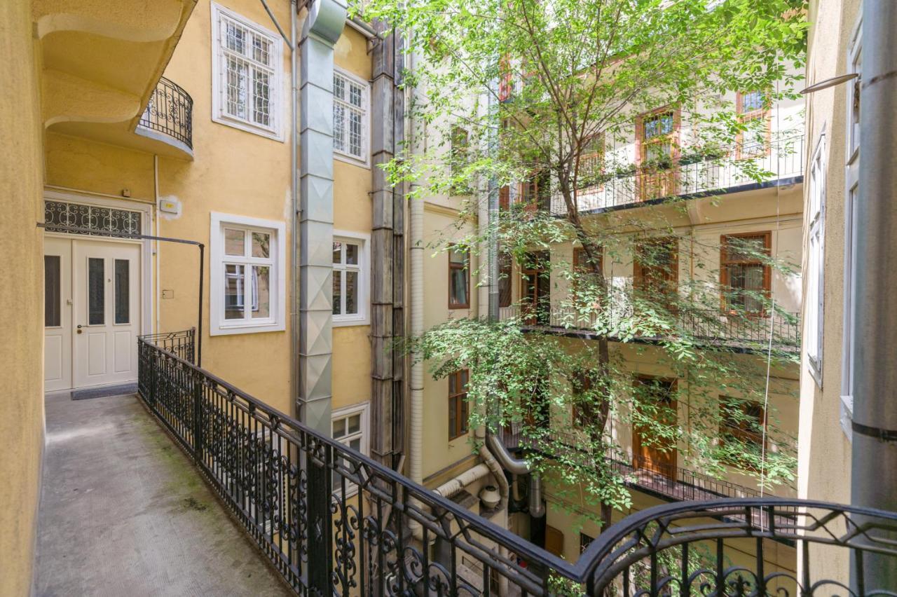 Music Academy Suite Cafe Vian Apartman Kft Budapest Exterior foto