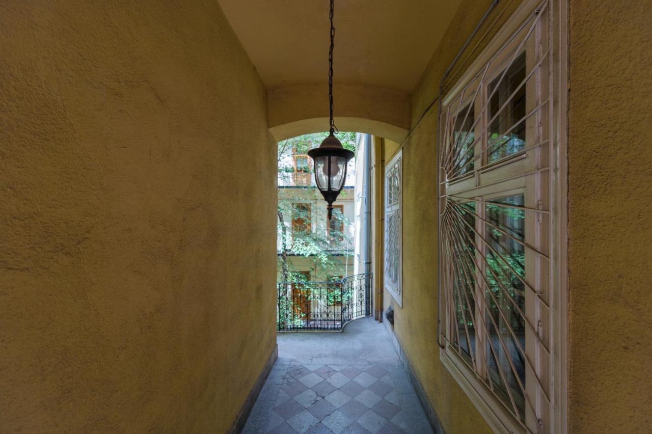 Music Academy Suite Cafe Vian Apartman Kft Budapest Exterior foto